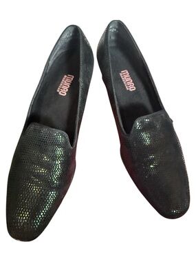 Munro American Black Textured Leather Low Heel Loafers Slip-On Comfort
9 1/2 M